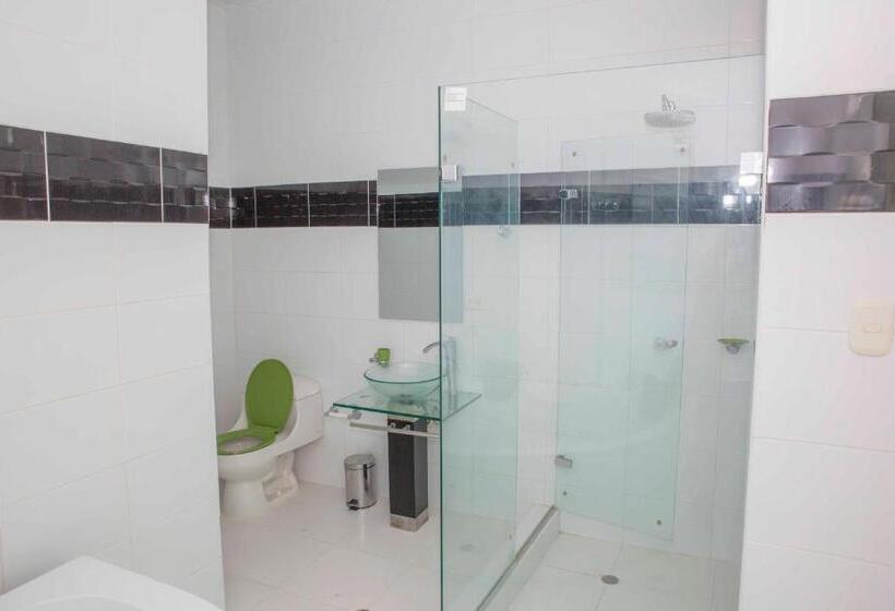 בית מלון כפרי Large Beach