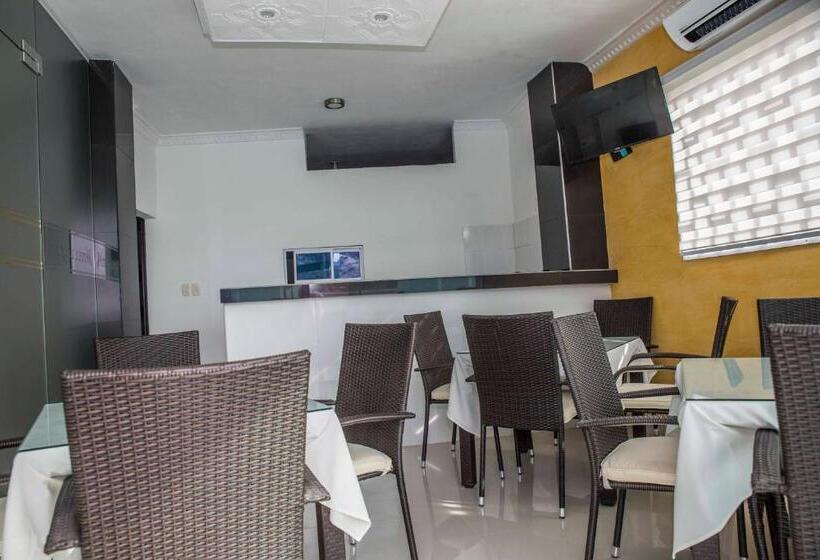 בית מלון כפרי Large Beach