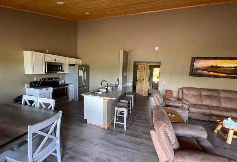 בית מלון כפרי The Lodges At Sunset Village