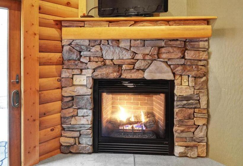 בית מלון כפרי The Lodges At Sunset Village