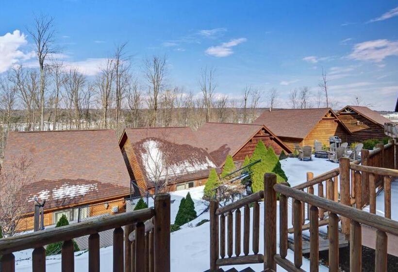 בית מלון כפרי The Lodges At Sunset Village