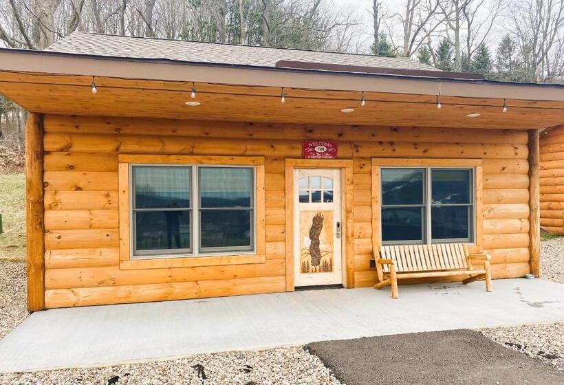 בית מלון כפרי The Lodges At Sunset Village