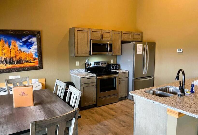 هتل The Lodges At Sunset Village