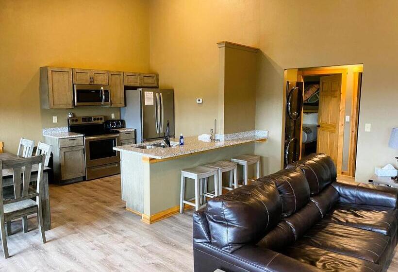 בית מלון כפרי The Lodges At Sunset Village