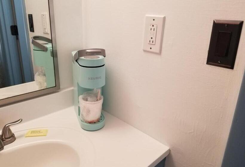 汽车旅馆  Blue Sky Inn  Veteran Owned, New Breakfast Area, Rennovated Rooms, 5 Plus Acres For You And Your Pet