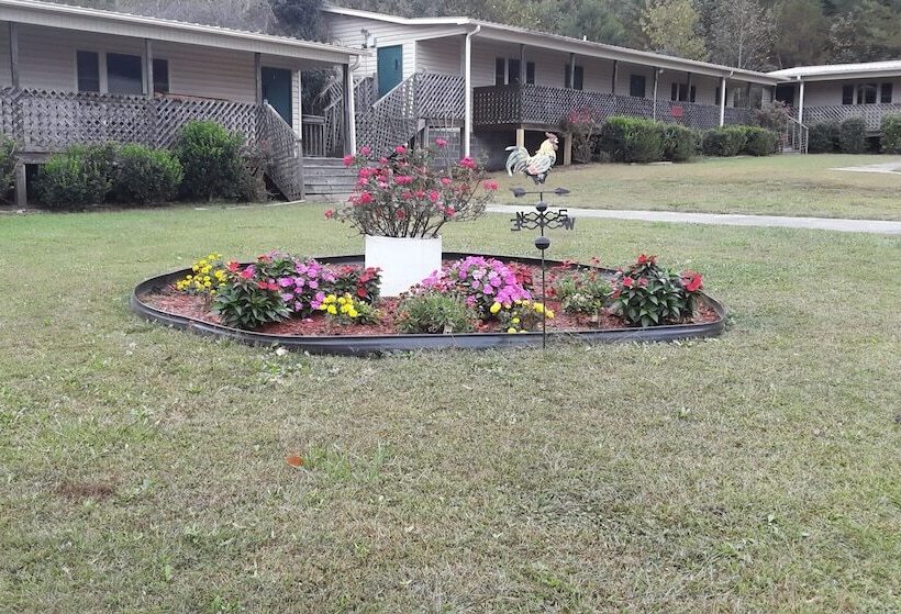 汽车旅馆  Blue Sky Inn  Veteran Owned, New Breakfast Area, Rennovated Rooms, 5 Plus Acres For You And Your Pet