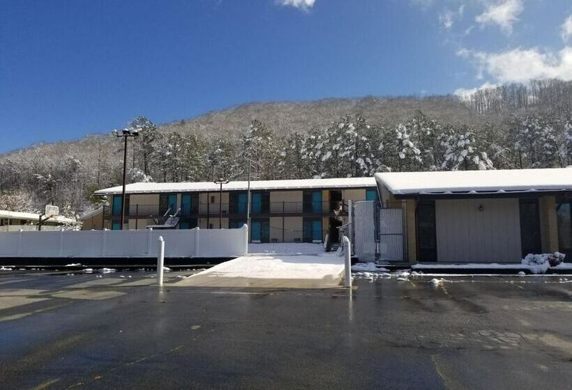 汽车旅馆  Blue Sky Inn  Veteran Owned, New Breakfast Area, Rennovated Rooms, 5 Plus Acres For You And Your Pet