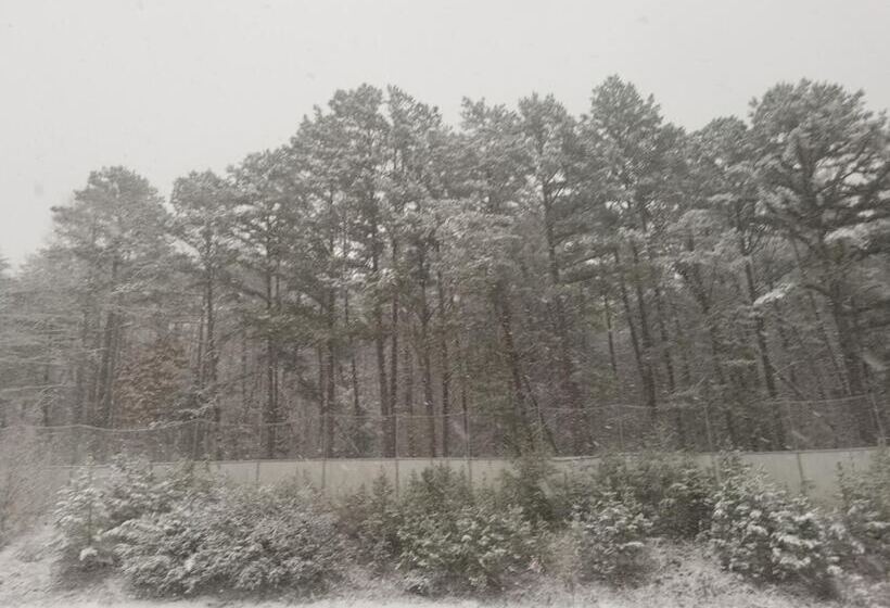 汽车旅馆  Blue Sky Inn  Veteran Owned, New Breakfast Area, Rennovated Rooms, 5 Plus Acres For You And Your Pet