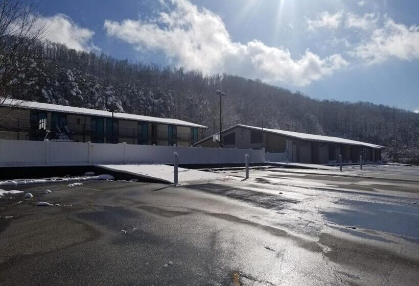 汽车旅馆  Blue Sky Inn  Veteran Owned, New Breakfast Area, Rennovated Rooms, 5 Plus Acres For You And Your Pet