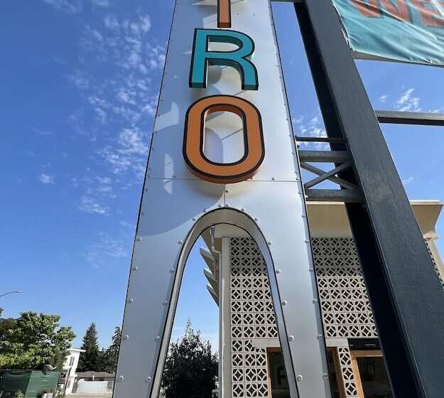 فندق على الطريق The Astro