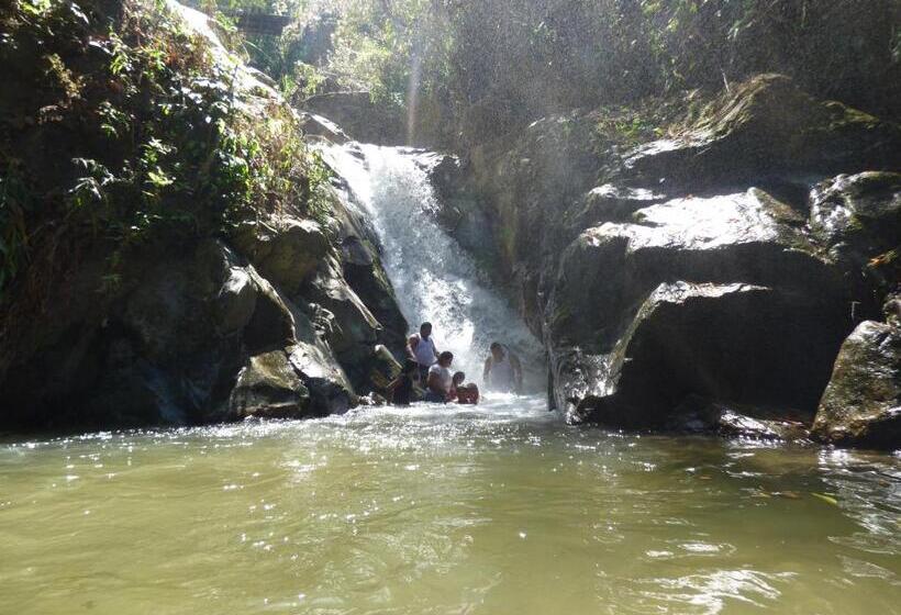 پانسیون Hostal Alto De La Montaña