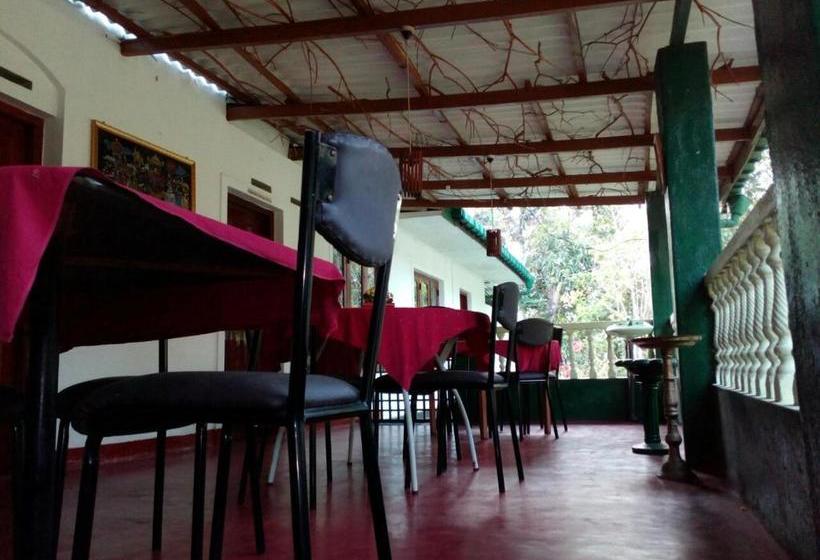 بنسيون Lizzie Villa Guest House