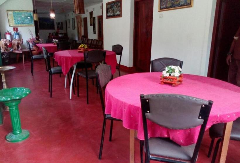 بنسيون Lizzie Villa Guest House