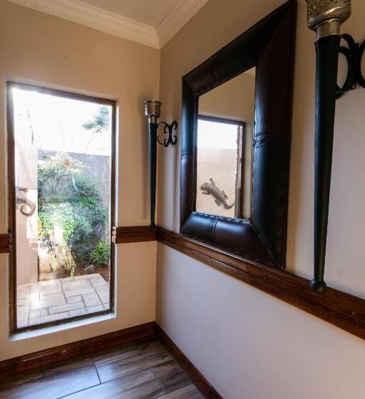 פנסיון Royl Court Guesthouse