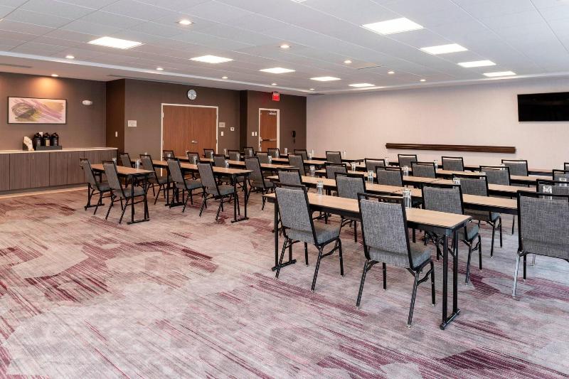 فندق Courtyard By Marriott Cleveland Elyria