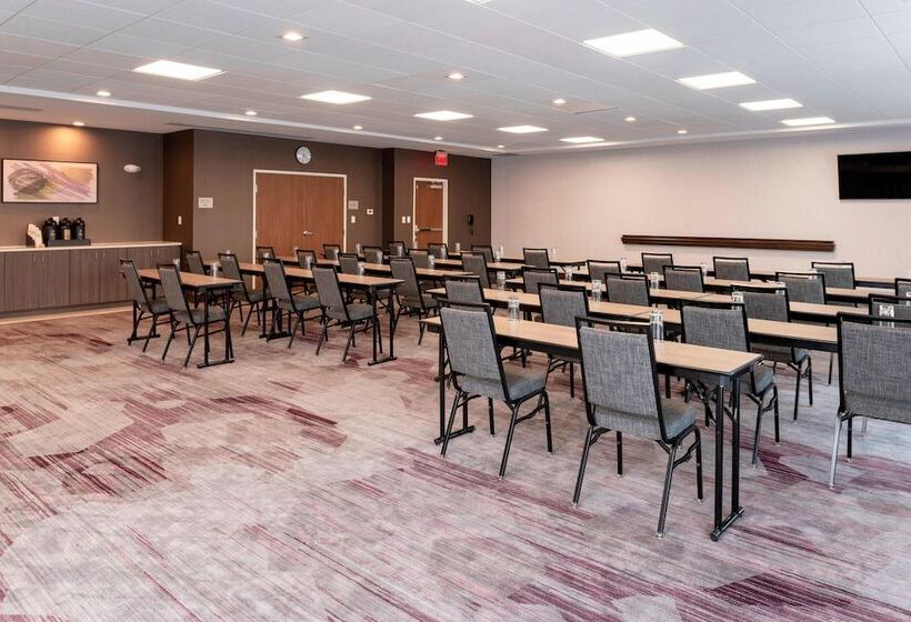 فندق Courtyard By Marriott Cleveland Elyria
