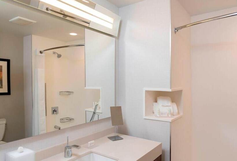 فندق Courtyard By Marriott Cleveland Elyria
