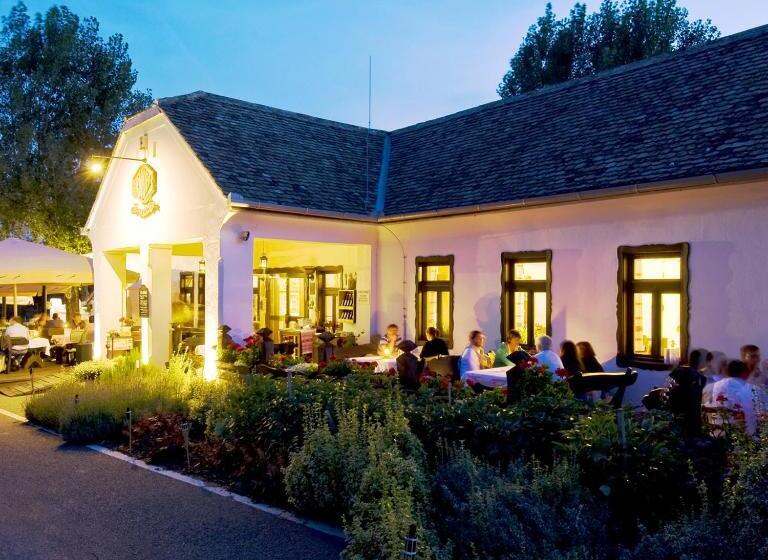 הוסטל Tenkes Fogadó és Vendégház Harkány