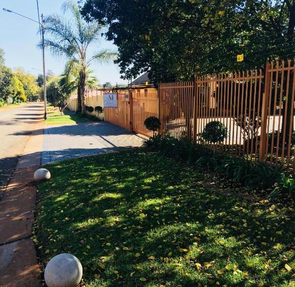 펜션 Riverton Manor