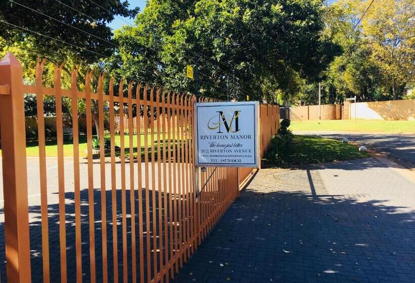 펜션 Riverton Manor