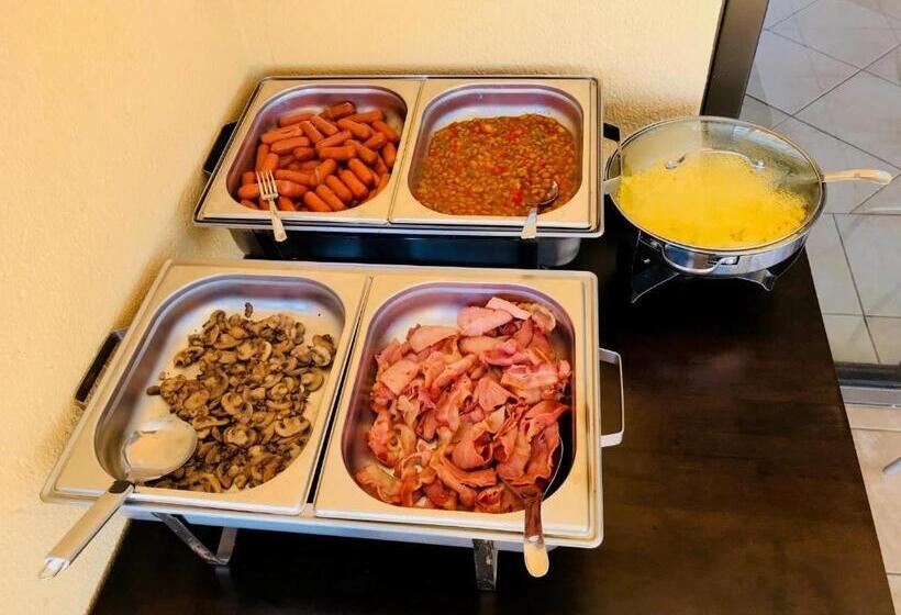 Пансион Riverton Manor