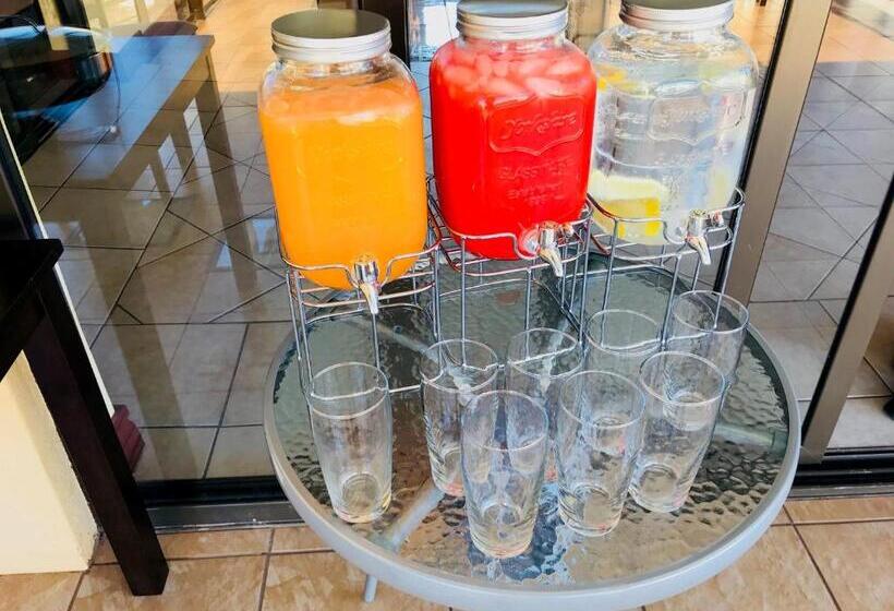 Пансион Riverton Manor