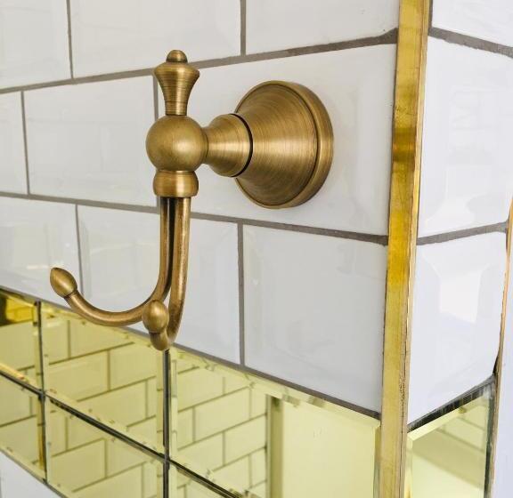 Пансион Riverton Manor