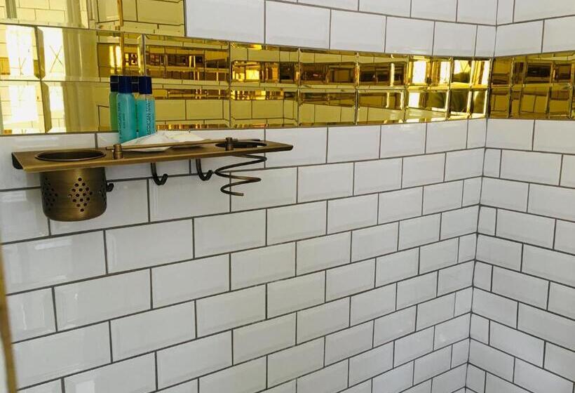 Пансион Riverton Manor