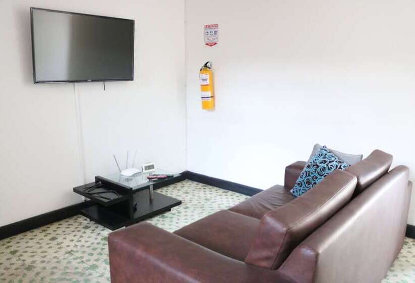 بنسيون Santiago Dc Hostal