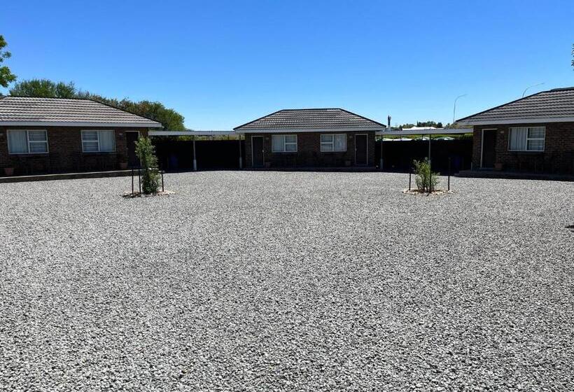 פנסיון Sunset Chalets & Sca