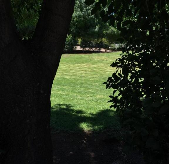 פנסיון Sunset Chalets & Sca