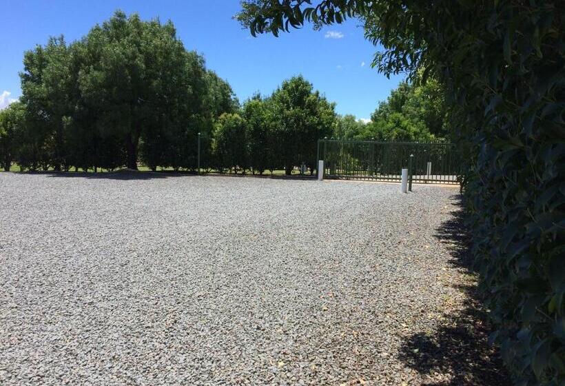 פנסיון Sunset Chalets & Sca