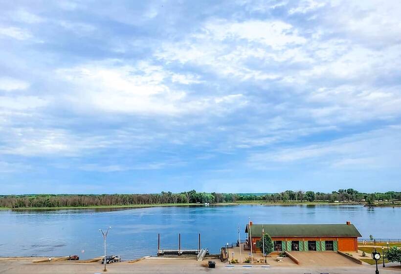 The Merrill Hotel & Conference Center, Muscatine, A Tribute Portfolio