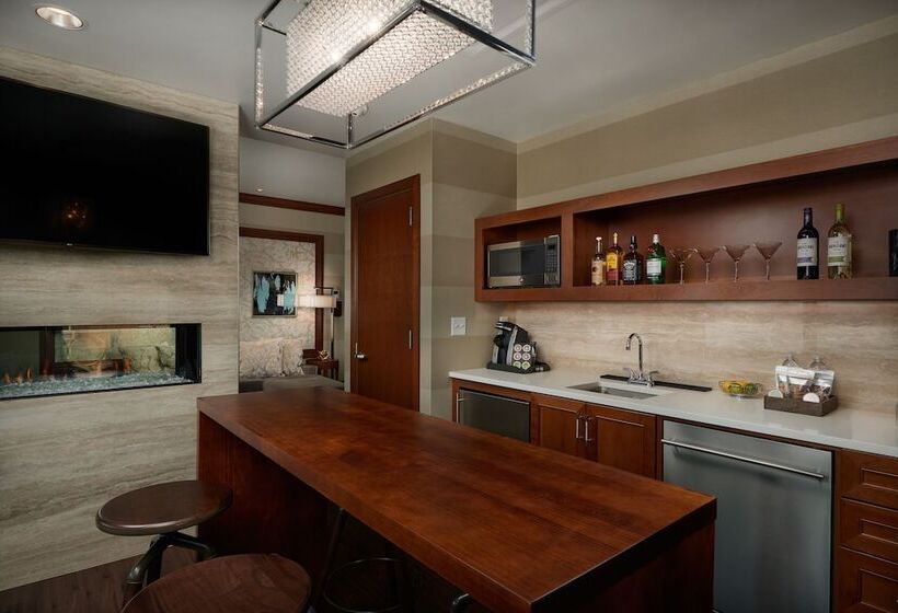 The Merrill Hotel & Conference Center, Muscatine, A Tribute Portfolio