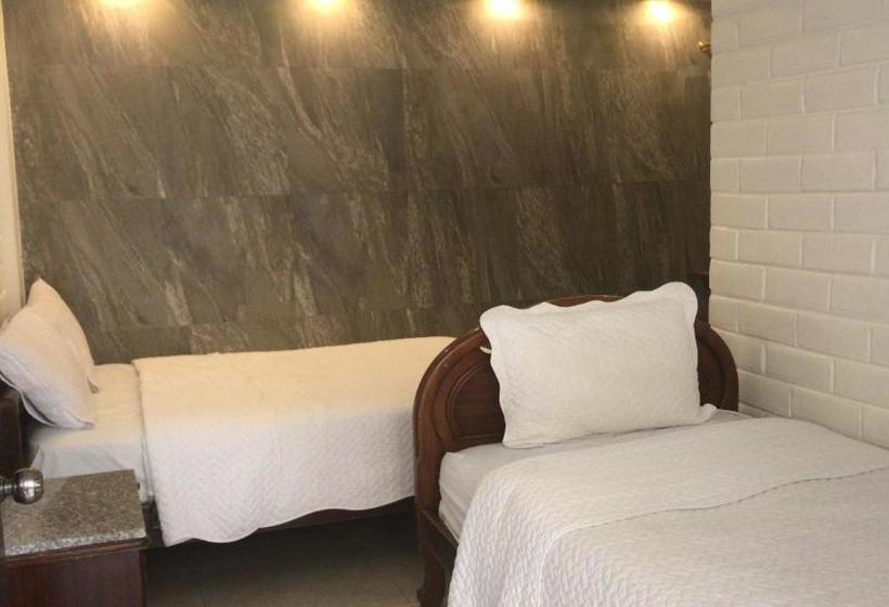 پانسیون Hostal Kamelot