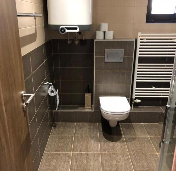 膳宿费 Penzion U Larvů