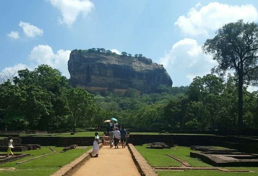 Пансион Sigiriya Rock Hide