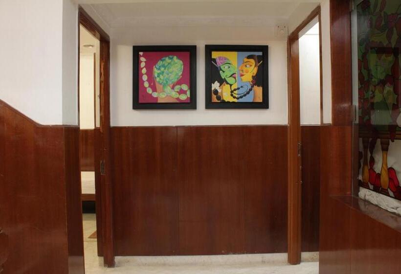 تختخواب و صبحانه Happy Planet