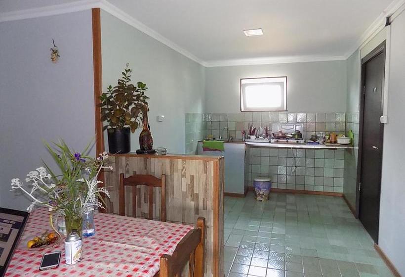 تختخواب و صبحانه Guest Houze Nona