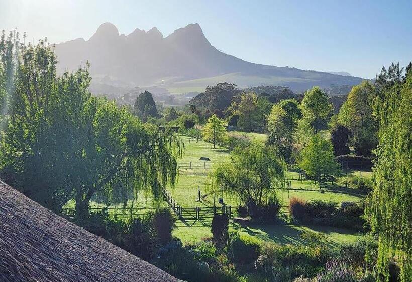 پانسیون Acara Guesthouse & Cottages