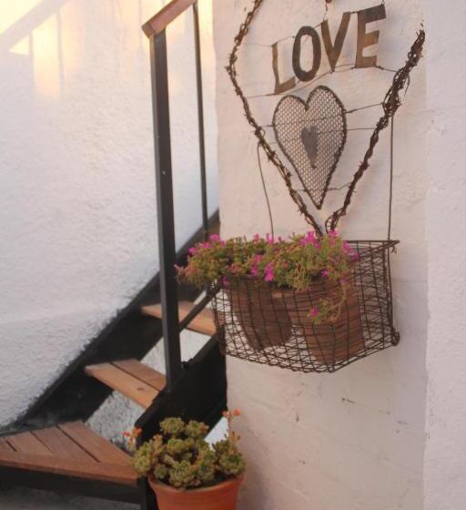 پانسیون Acara Guesthouse & Cottages