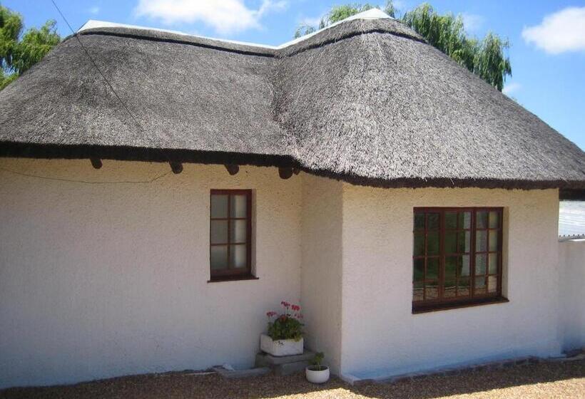 پانسیون Acara Guesthouse & Cottages