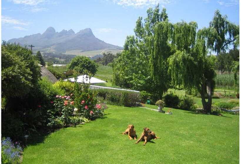 پانسیون Acara Guesthouse & Cottages