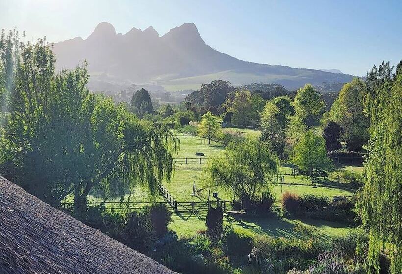 پانسیون Acara Guesthouse & Cottages