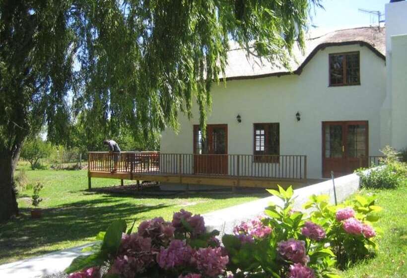 پانسیون Acara Guesthouse & Cottages