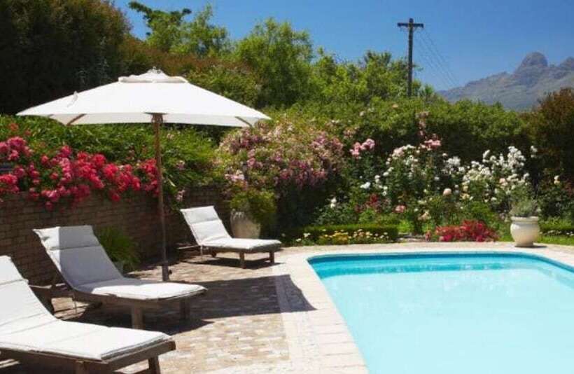 پانسیون Acara Guesthouse & Cottages