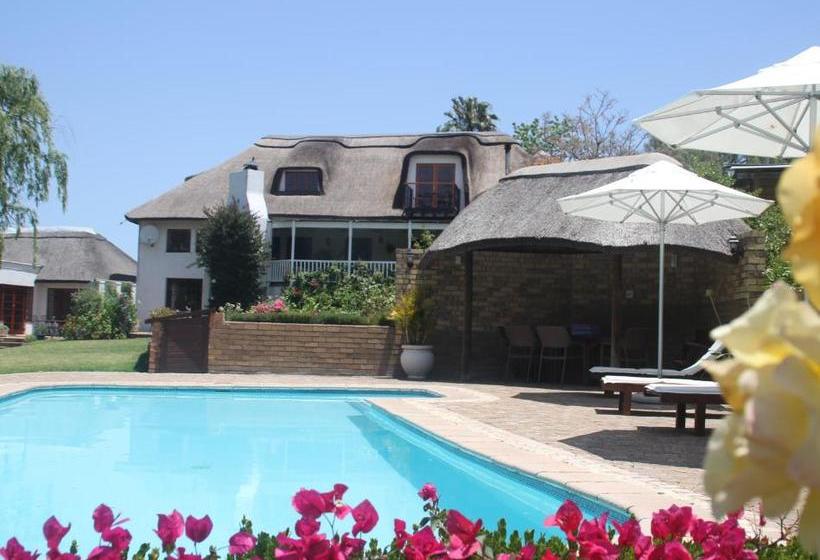 پانسیون Acara Guesthouse & Cottages