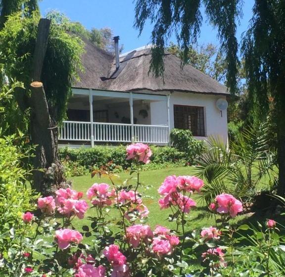 پانسیون Acara Guesthouse & Cottages