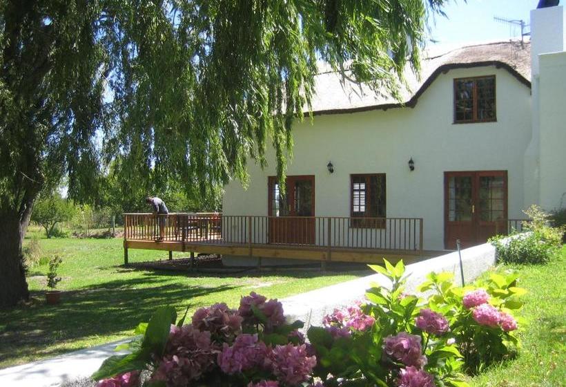 پانسیون Acara Guesthouse & Cottages