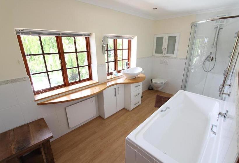 پانسیون Acara Guesthouse & Cottages